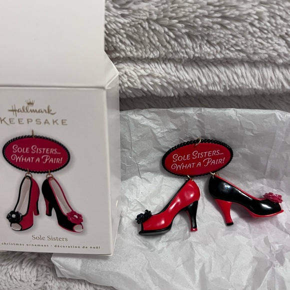 Hallmark Sisters Keepsake ornament - Picture 2 of 5